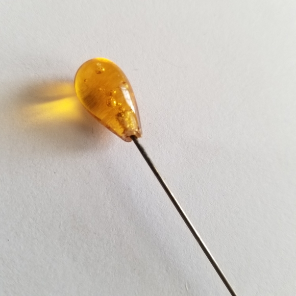 Vintage yellow glass stick pin silver tone stickpin hat pin brooch - Picture 5 of 9